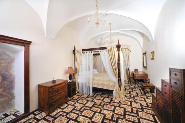 Chateau Zbiroh Room photo